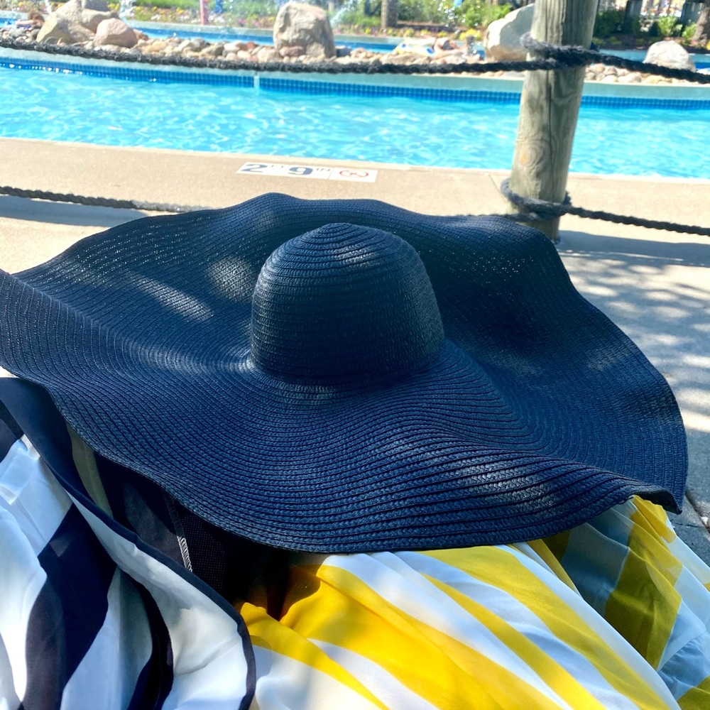 Black oversized summer hat